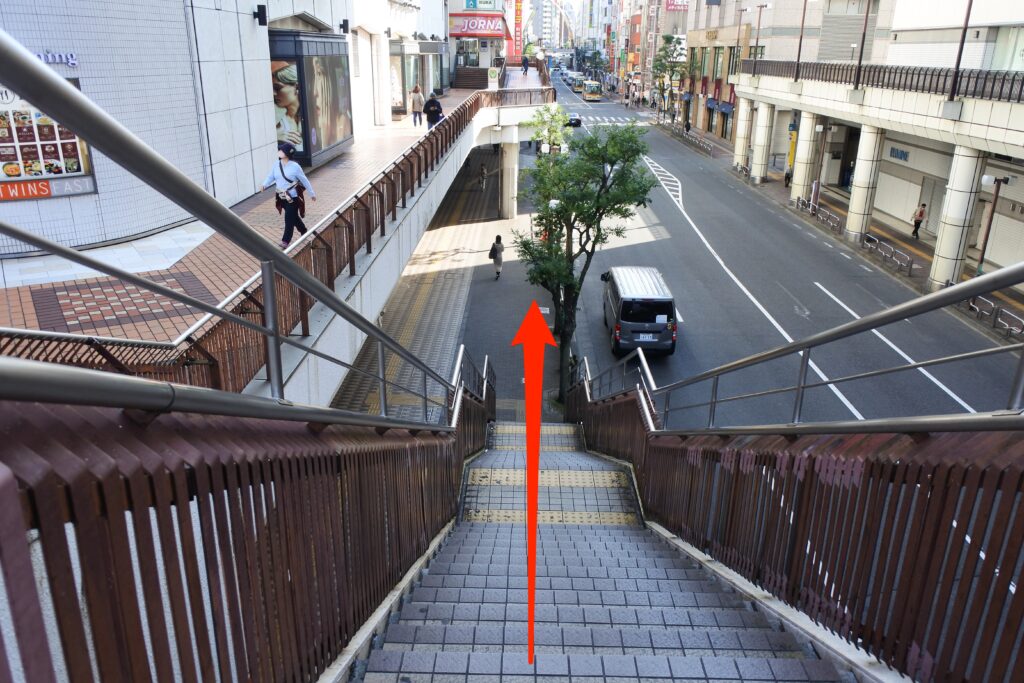 町田駅からあそこのうどん 町田本店までの徒歩での経路案内(階段)